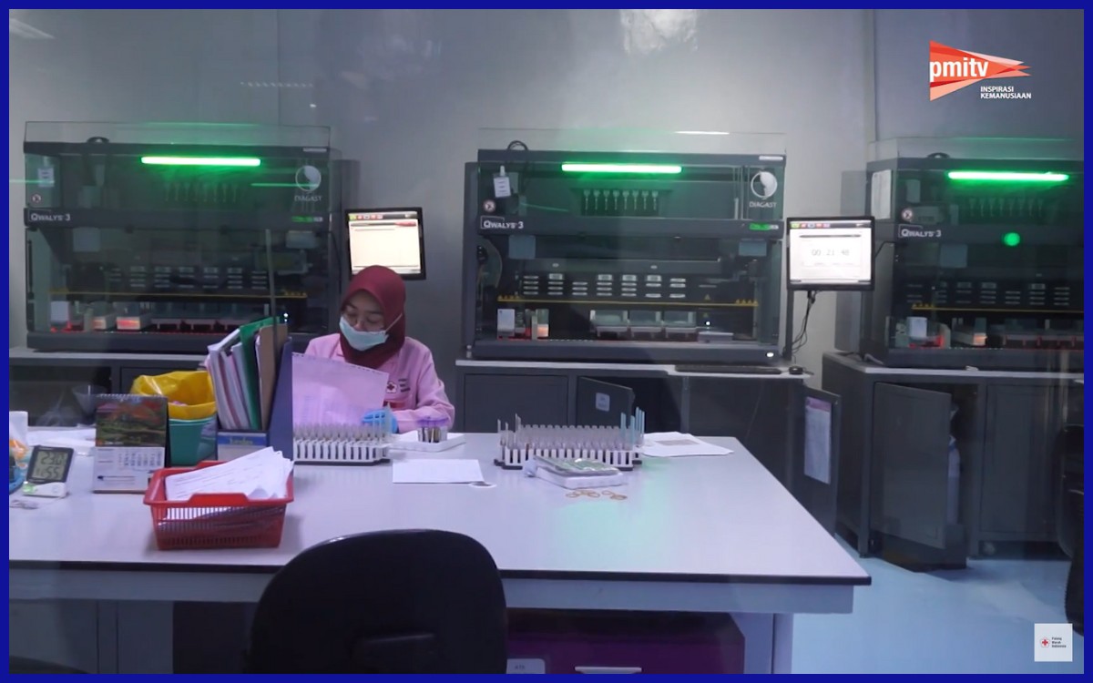 Alat pemeriksaan golongan darah yang digunakan PMI DKI Jakarta